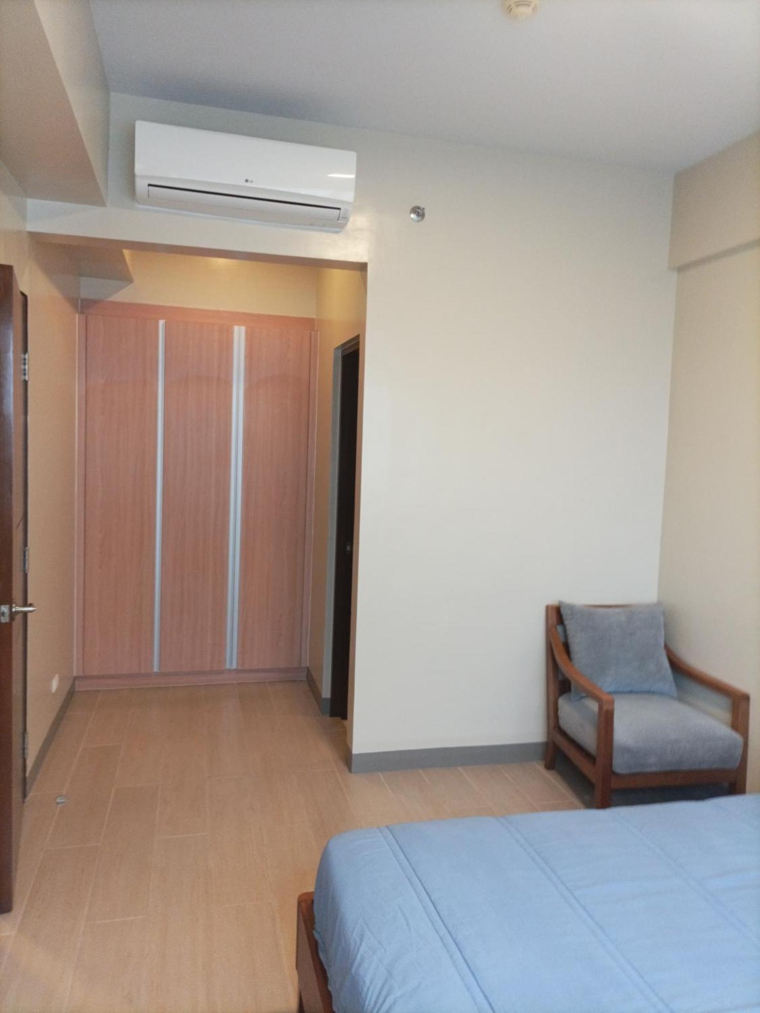 One Manchester Place Condo Мактан Екстериор снимка